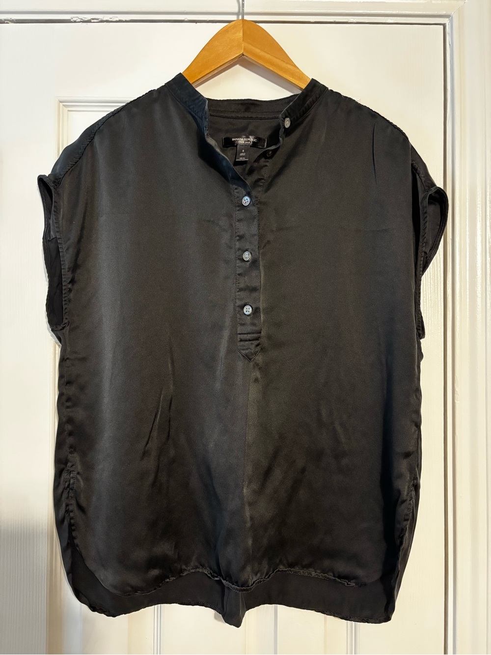 Banana Republic 100% Silk Black Blouse Minimal Cap Sleeve Top Size S